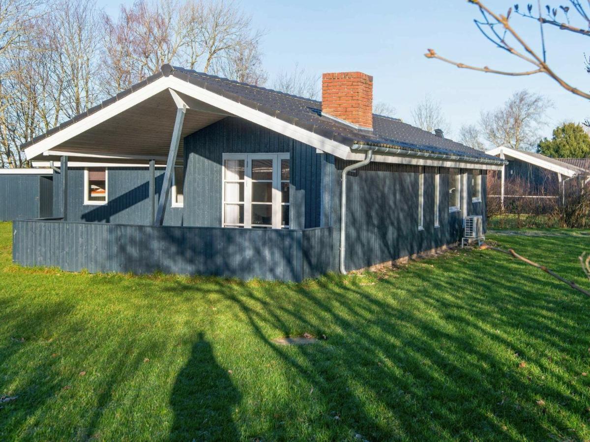 8 Person Holiday Home In B Rkop Egeskov  Bagian luar foto