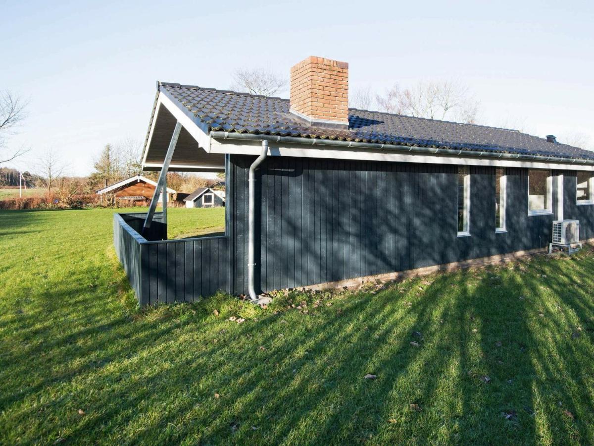8 Person Holiday Home In B Rkop Egeskov  Bagian luar foto